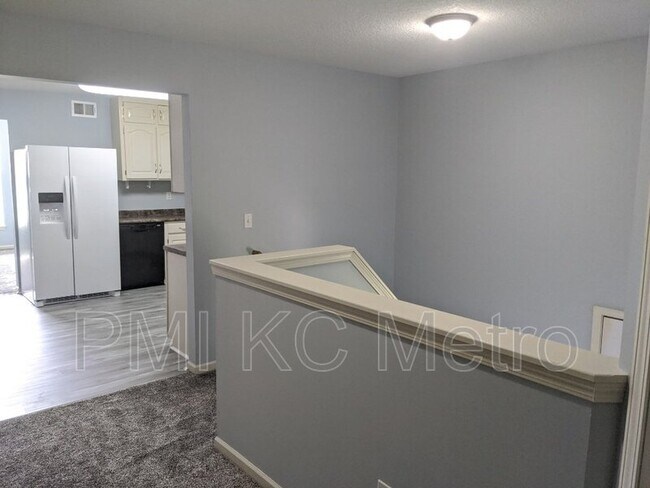 Building Photo - 16008 E T C Lea Rd