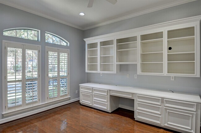 Building Photo - 3223 Logan Crest Ct