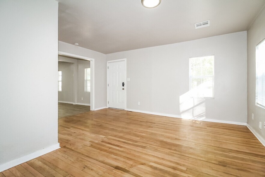Building Photo - 206 W Kittyhawk Dr
