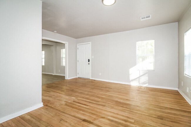 Building Photo - 206 W Kittyhawk Dr