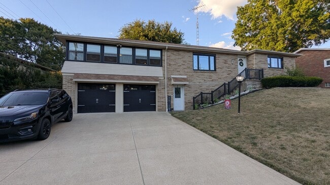 Building Photo - Welcome to this gem located in the heart of Perry township!