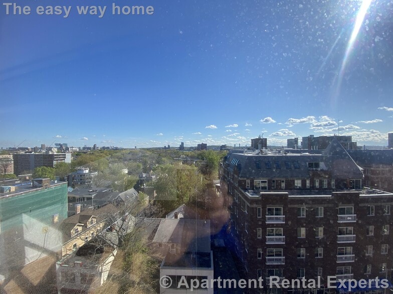 Building Photo - 931 Massachusetts Ave