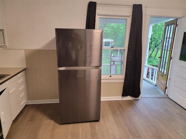 Building Photo - 208 S Liberty Ave