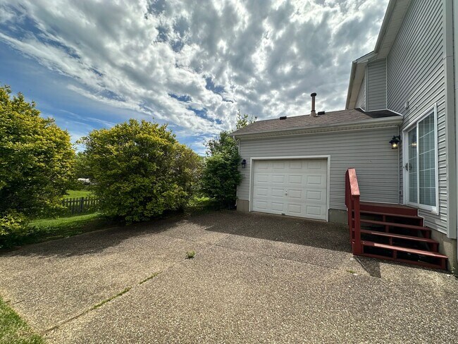 Building Photo - Spacious, Recently Updated J-Town 4BR / 1.5 BA Home for Rent!