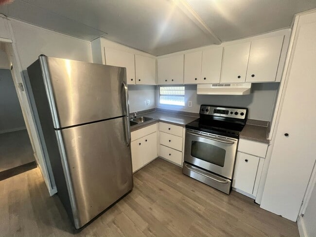 Building Photo - 2208 Chicago Cubs St