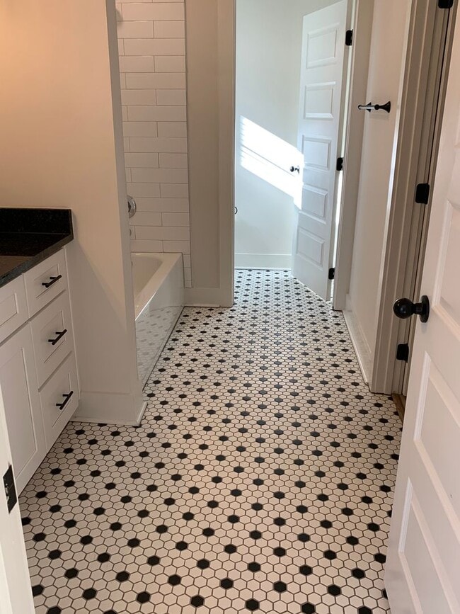 Building Photo - Piper Glenn Subdivision