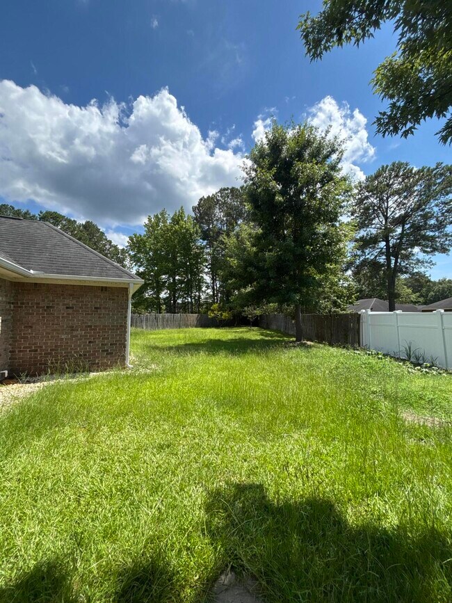 Building Photo - 20 Walden Cir