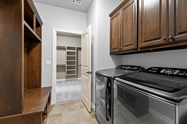 Building Photo - 2702 Waterford Ct