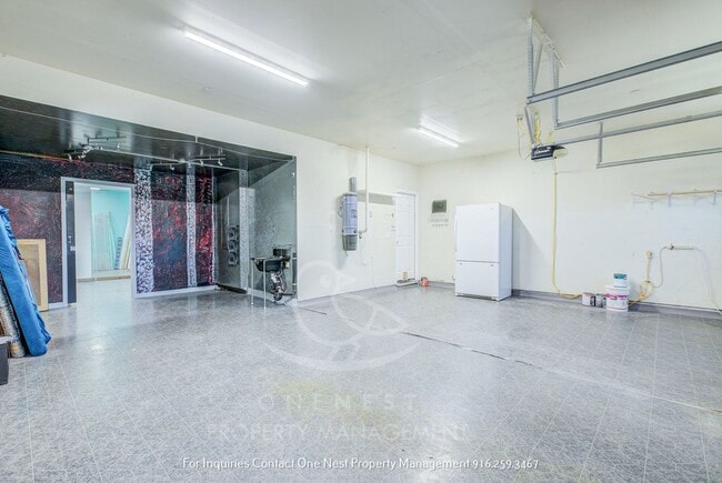 Building Photo - Huge home, Lincoln Crossing - walking dist...