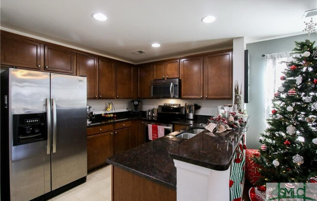 Building Photo - 426 Lions Den Dr