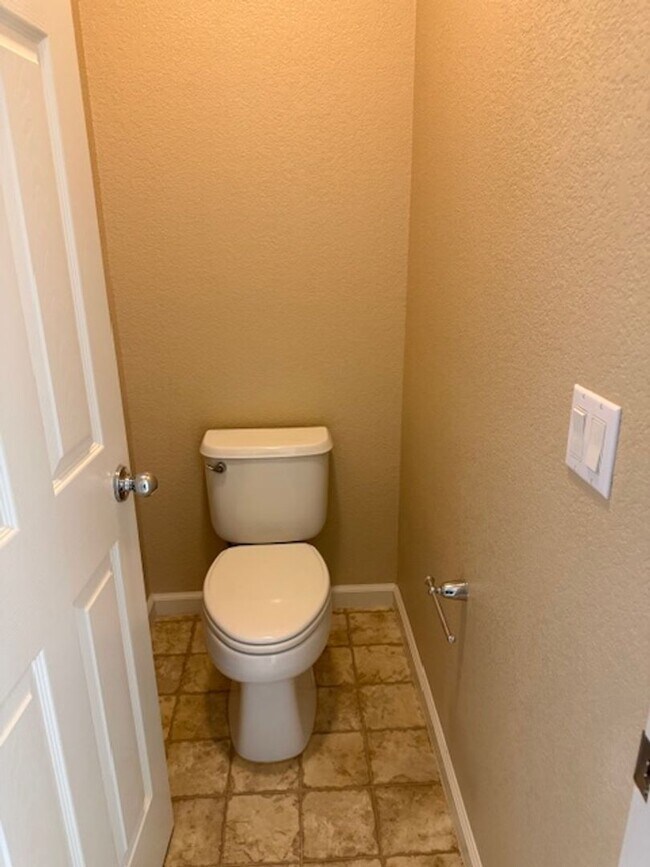 Building Photo - Gorgeous Natomas Condo