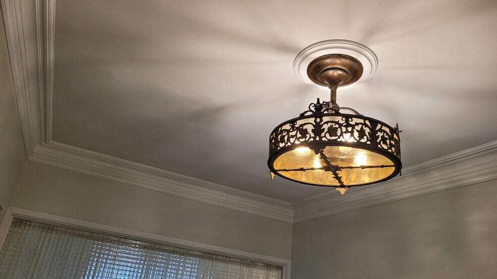 Building Photo - 516 Fountain St NE