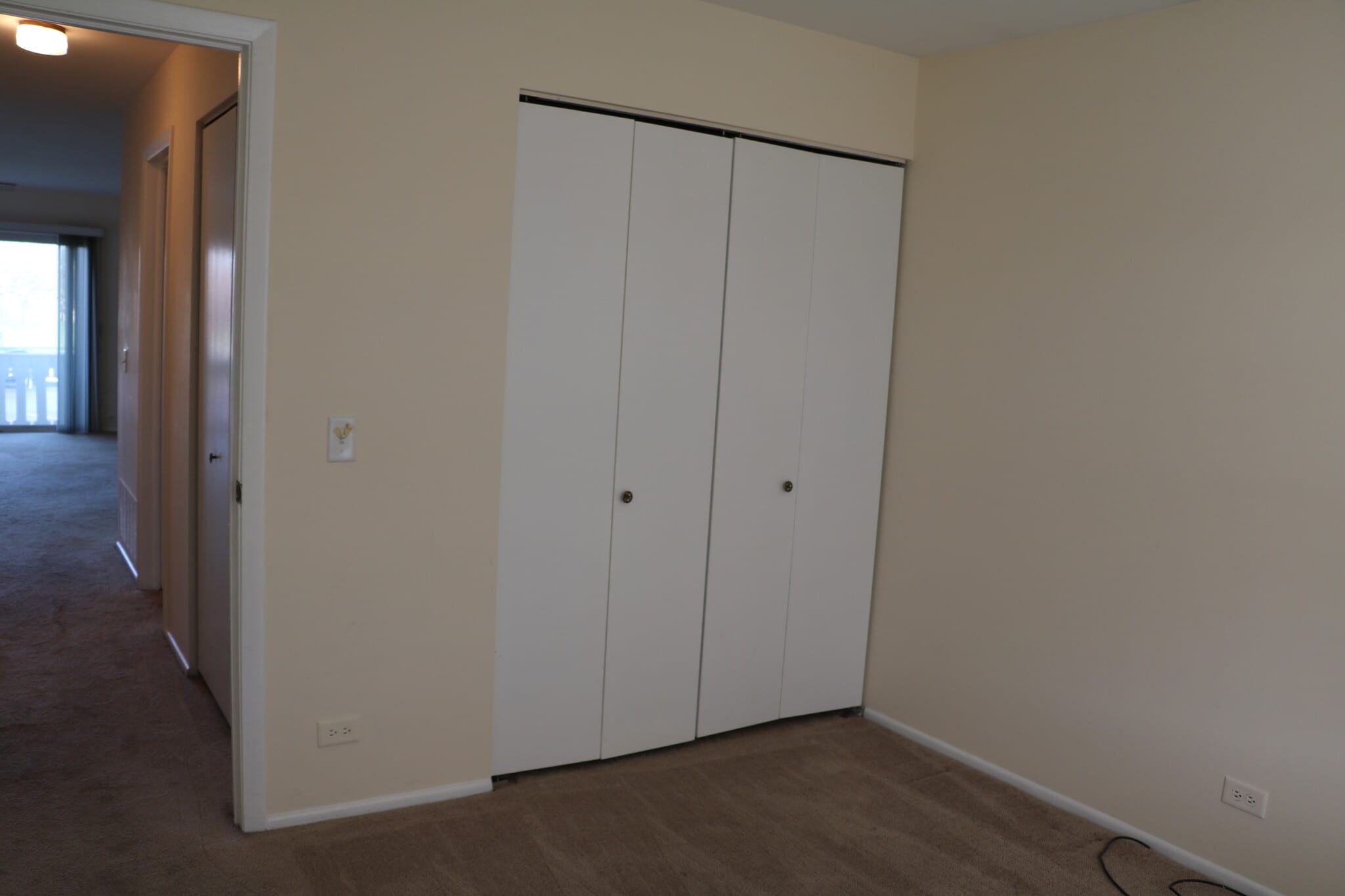 Building Photo - 1054 Deerpath Ct