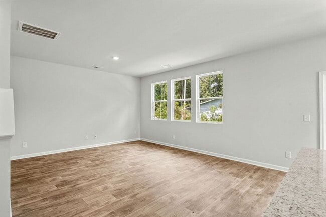 Building Photo - 455 Falling Leaf Lp