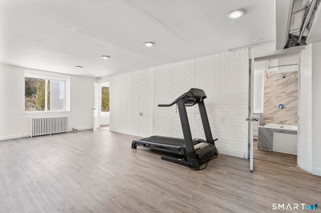 Building Photo - 5 Arden Rd