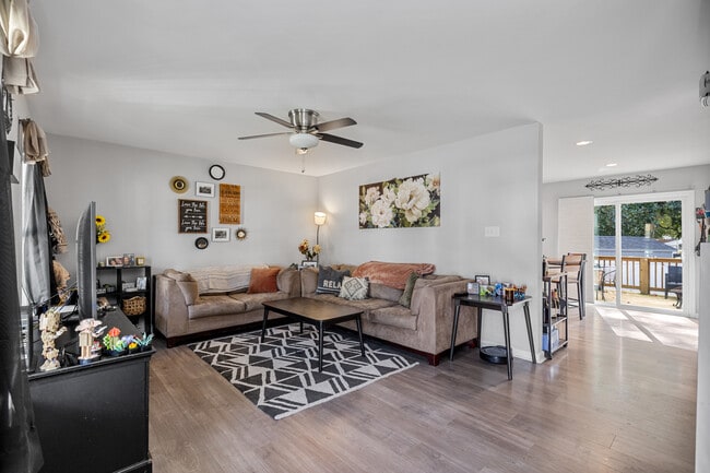 Building Photo - 2446 Gracie White Cir