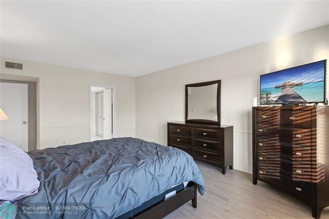 Building Photo - 3850 Galt Ocean Dr