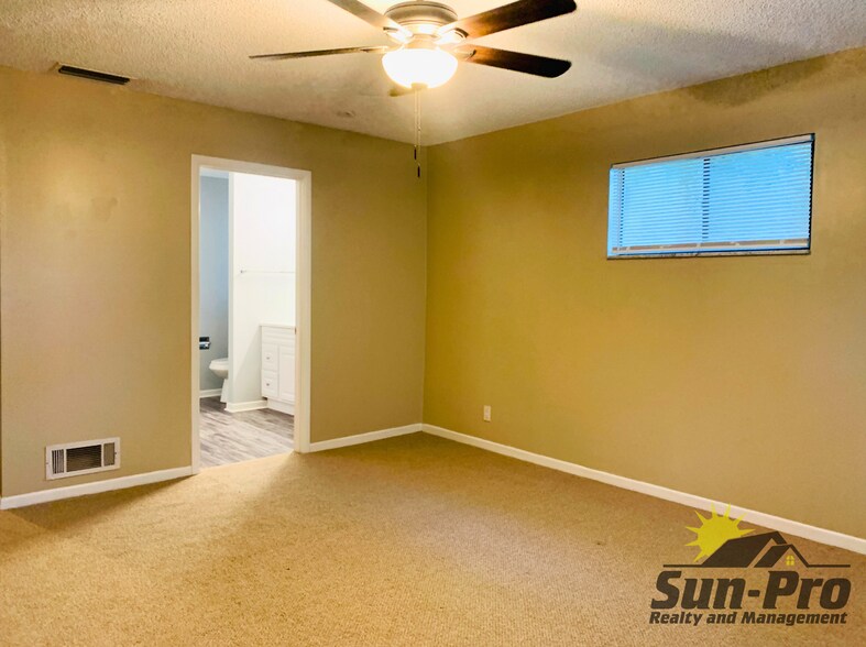 Building Photo - 136 Pine Cone Trl