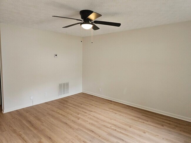 Building Photo - 490 S Jeff Davis Dr