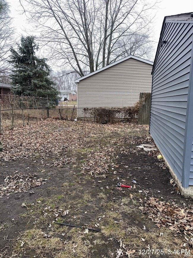 Building Photo - 1009 E Spraker St