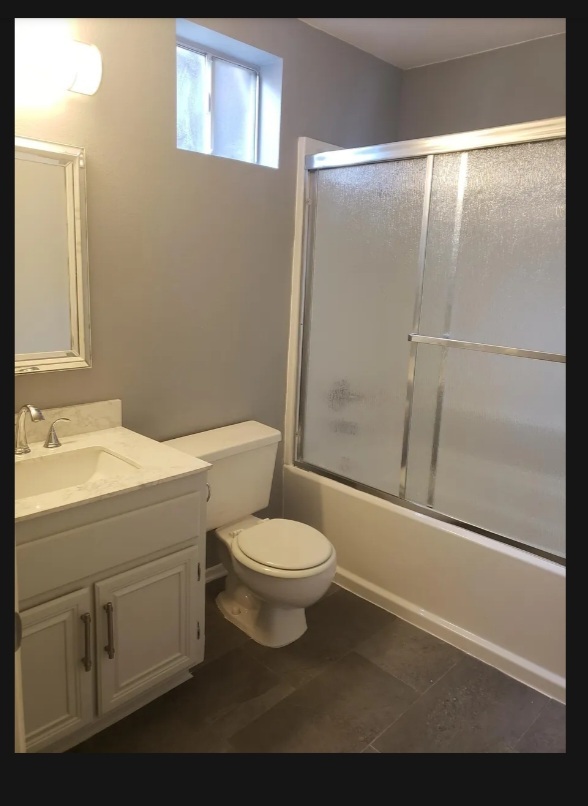 Building Photo - 2560 Avenida Del Vista