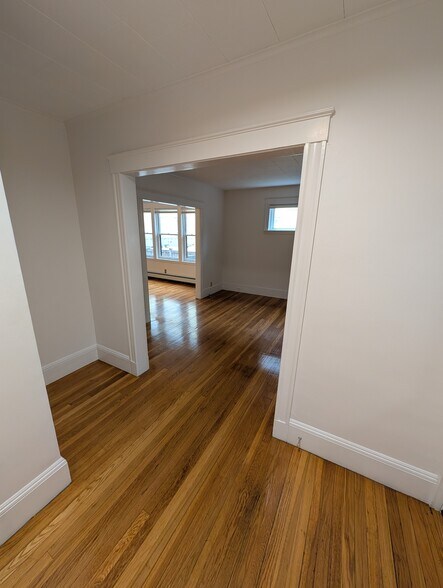Building Photo - 33 Seven Pines Ave