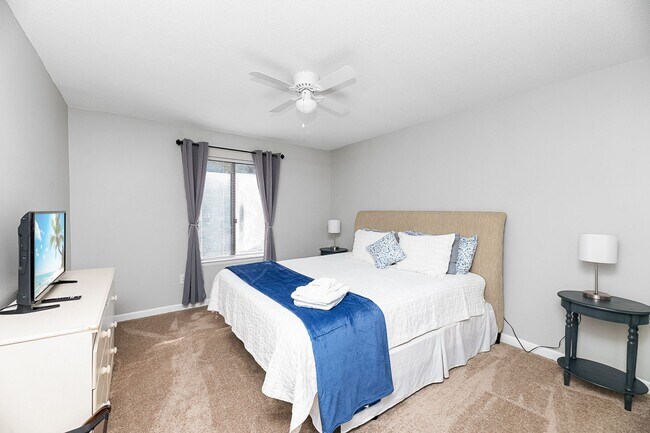 Building Photo - Charming and Spacious Home