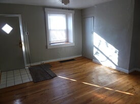 Building Photo - 4427 Silverwood St