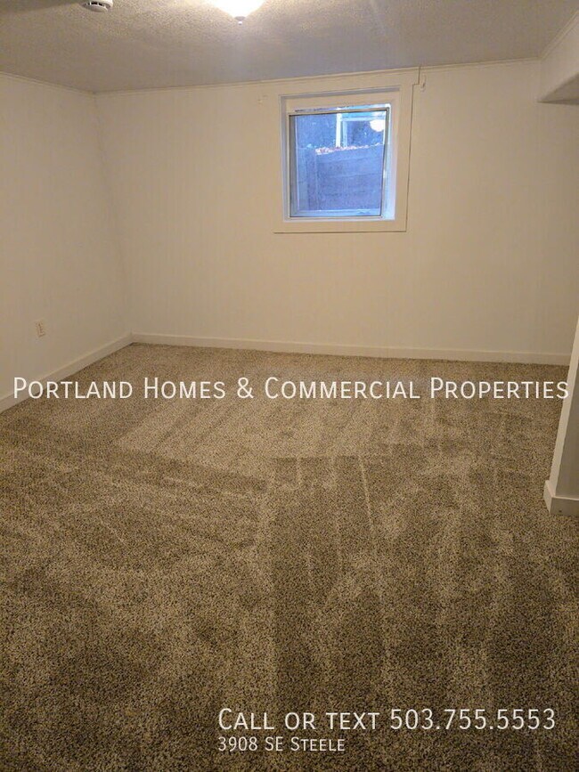 Building Photo - 3908 SE Steele-