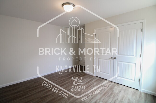 Building Photo - 4819 McCloud Rd