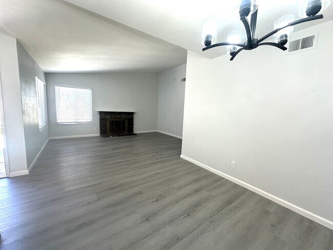 Building Photo - Come see this beautiful completely remodeled 3 bedroom 2 bath home, ready for you to move in today!