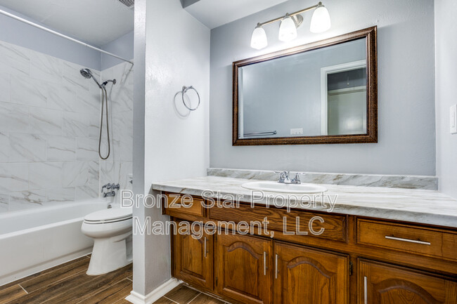 Building Photo - 1414 Woodcreek Dr