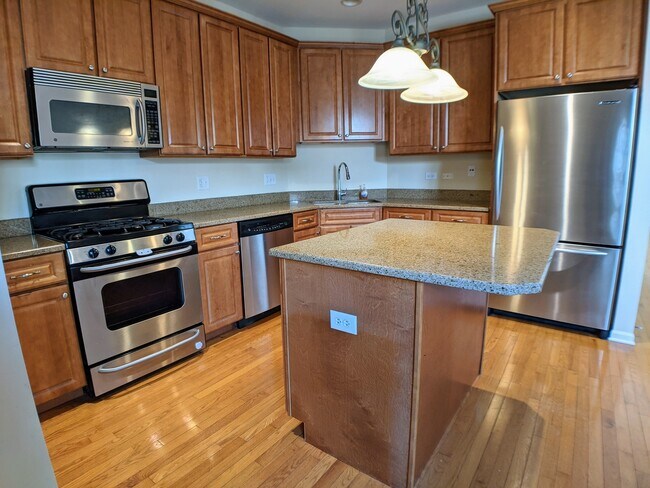 Building Photo - 385 Bradbury Ln