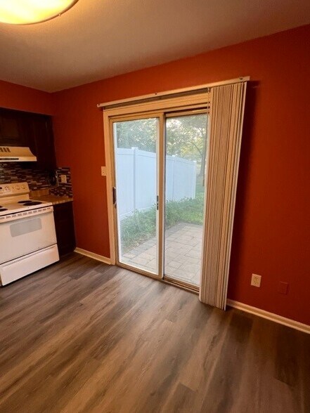 Building Photo - 568 Thrush Ct