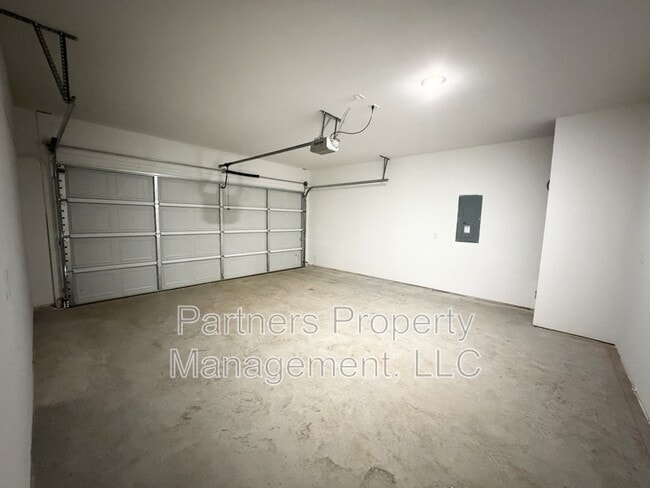 Building Photo - 537 S Neon Ave