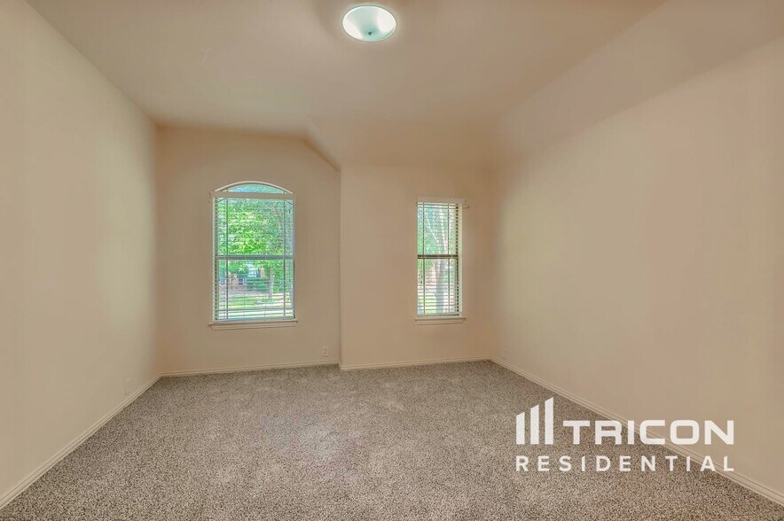 Building Photo - 8698 Fisher Dr