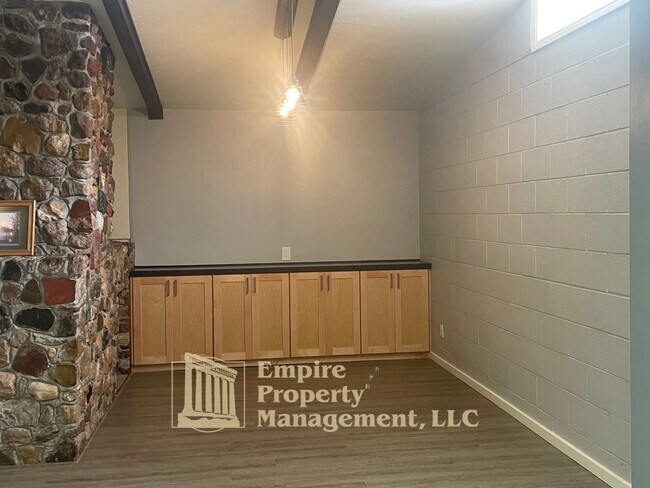 Building Photo - 93127 Marcola Rd