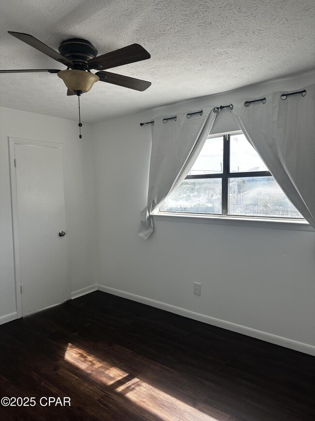 Building Photo - 636 W Caladium Cir
