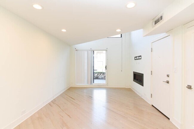 Building Photo - 959 W Grace St