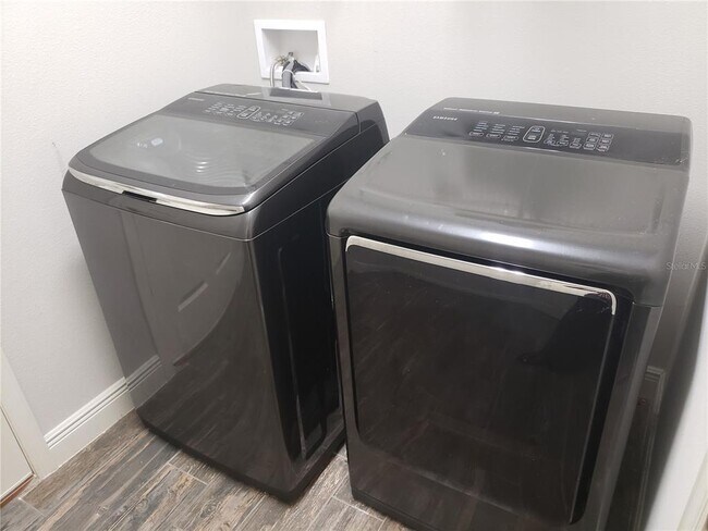 Building Photo - 6206 Colmar Pl