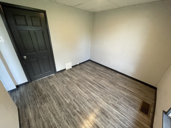 Building Photo - 1308 N Main St