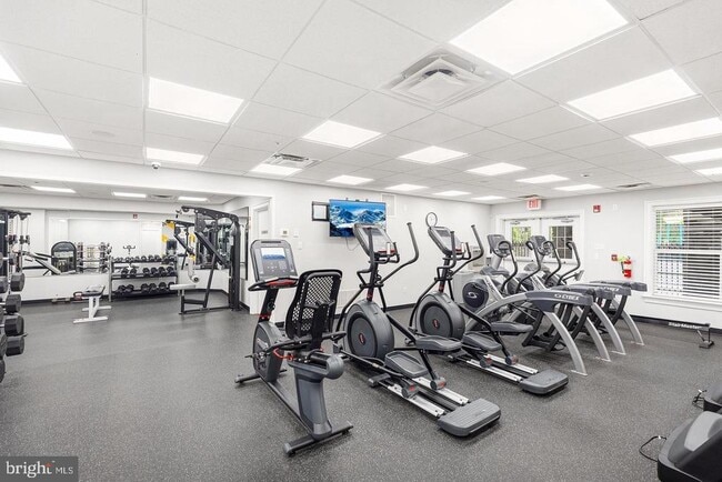 Building Photo - 233 Birchwood Dr