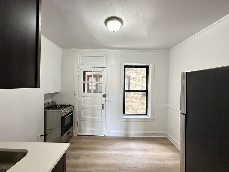 Building Photo - 2700 N Spaulding Ave