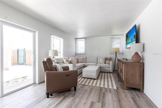 Building Photo - 640 Broadway St