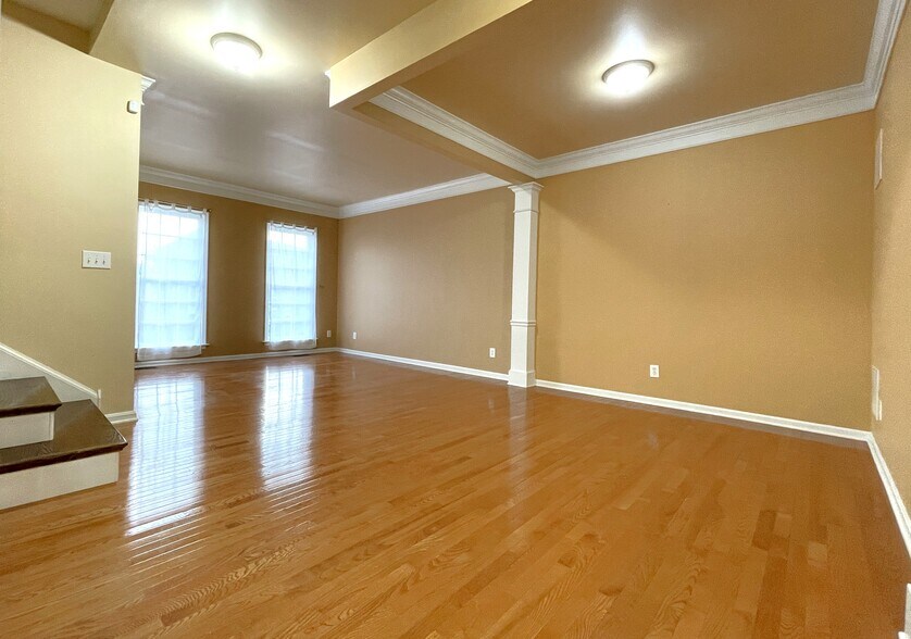 Building Photo - 268 Baxter Dr
