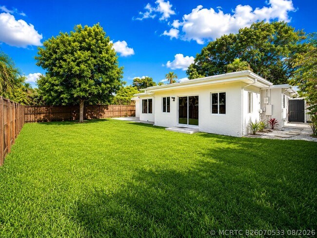 Building Photo - 909 SE 14th Dr