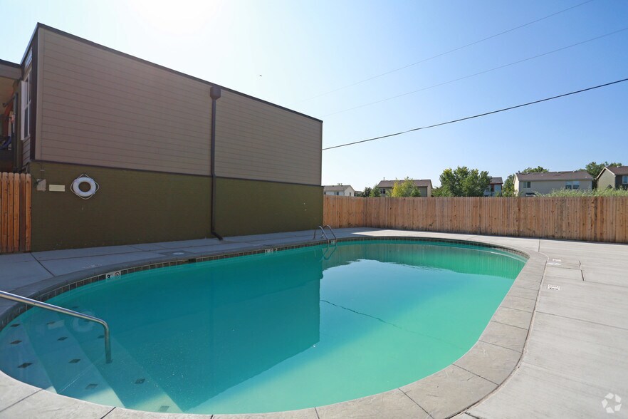 Building Photo - Lakeside Villas