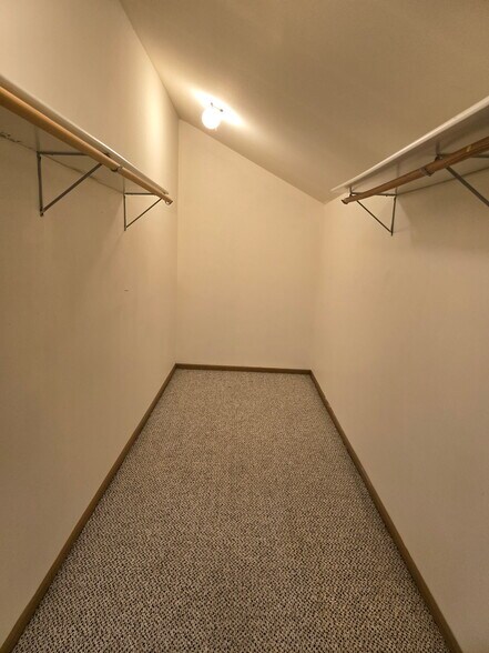 Building Photo - 572 Athletic Way