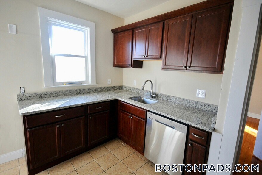 Building Photo - 139 E Cottage St