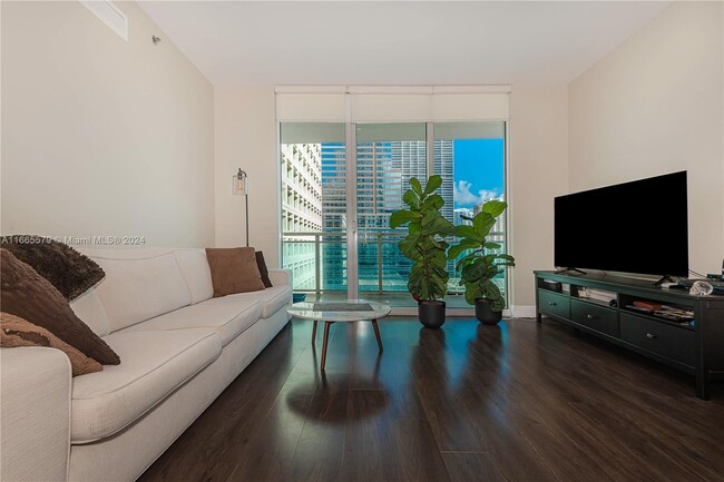 Building Photo - 950 Brickell Bay Dr